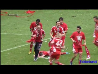 franck ribery runs away in order not to be doused with beer, because he is a muslim